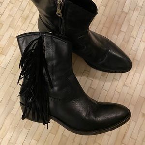 Giuseppe Conca fringe black flat ankle boots